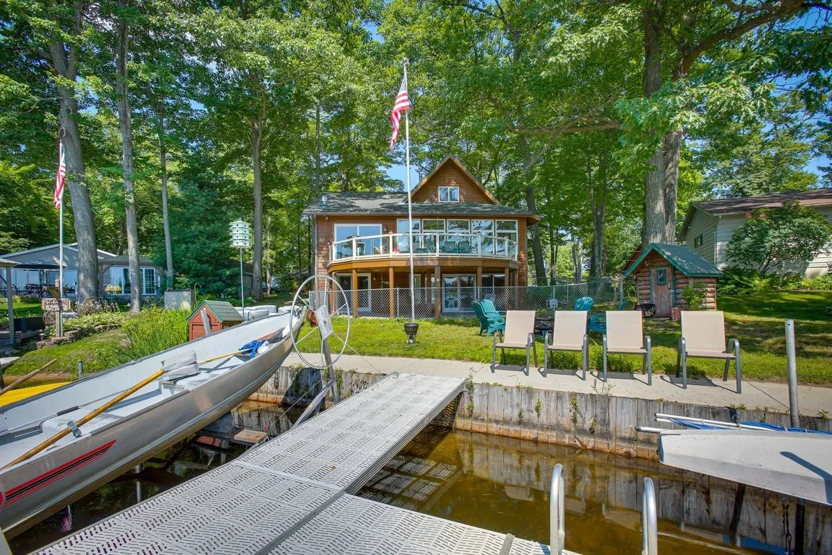 Lakefront Cadillac Retreat