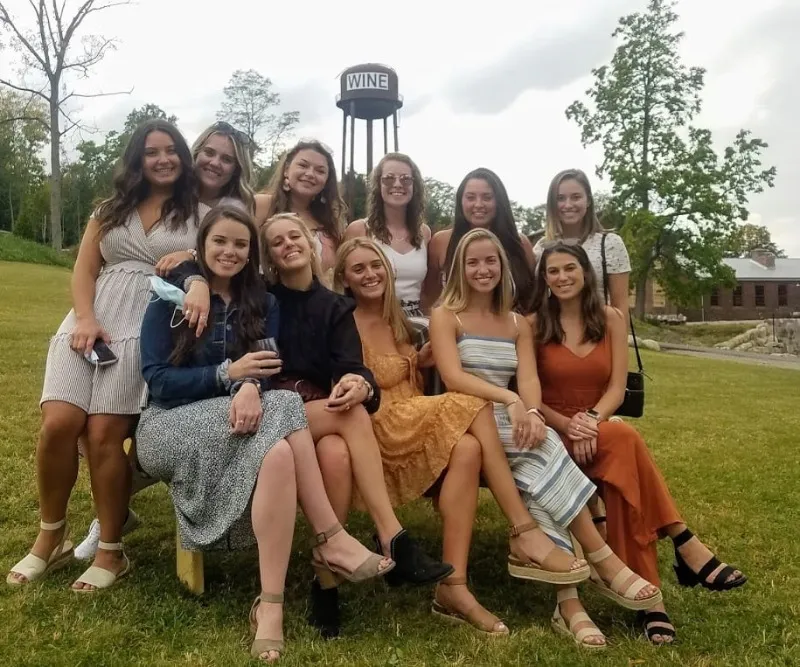 THE LITTLE WINE BUS