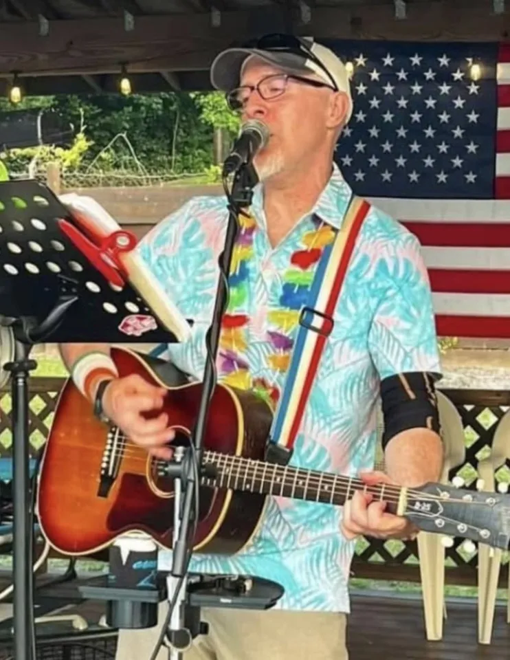 Live Music Friday with Dee Tallon