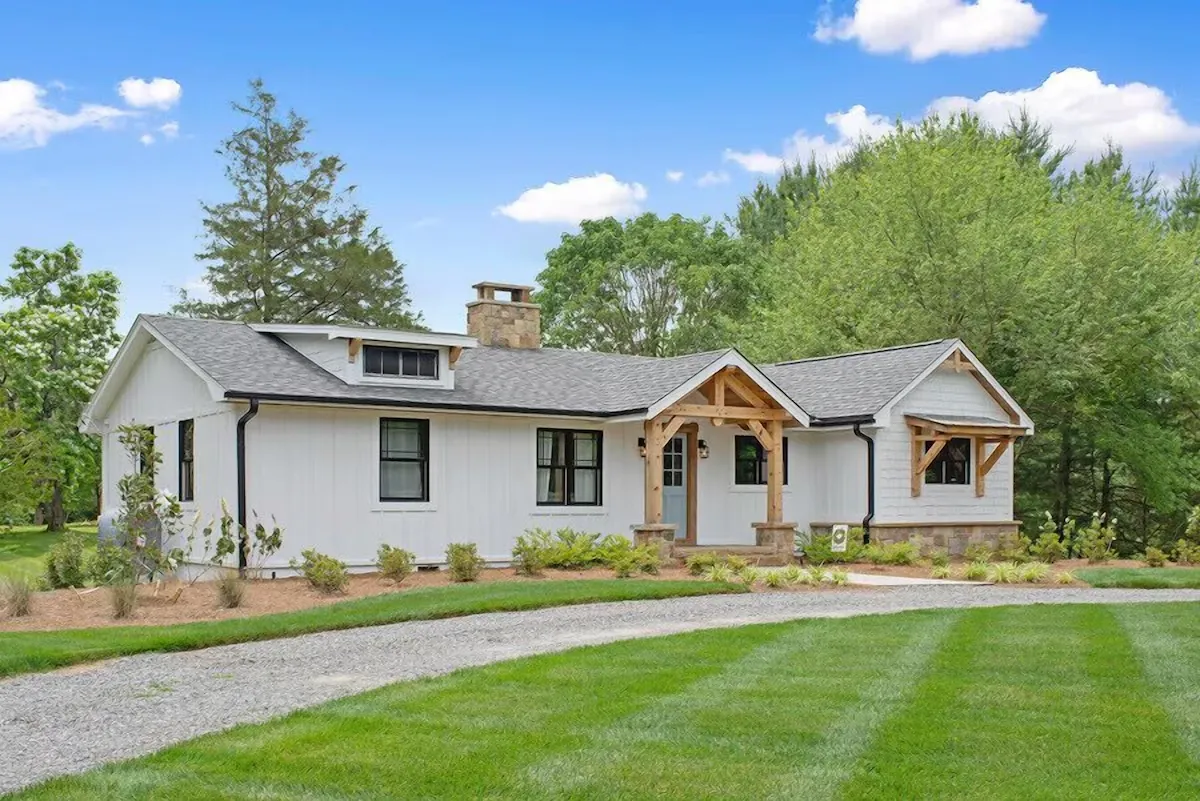 The Lucky House by Rockview Retreats