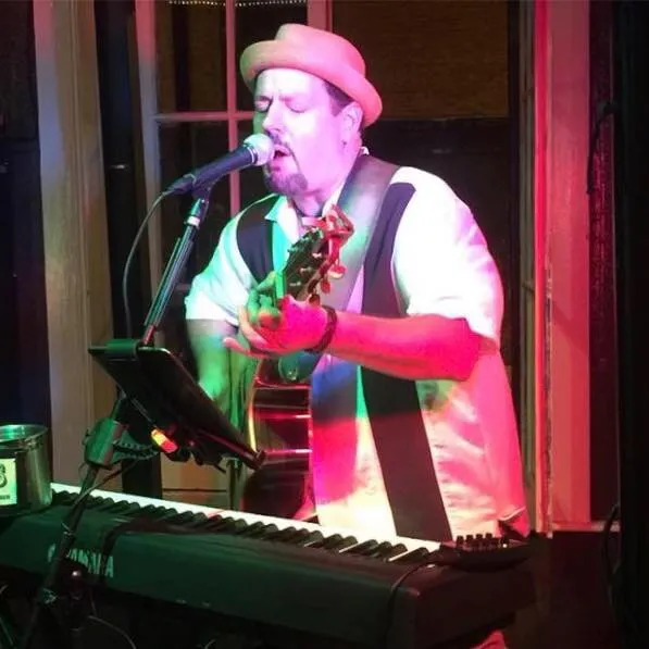 Single Event SUNDAY FUNDAY Live Music with Mike Place