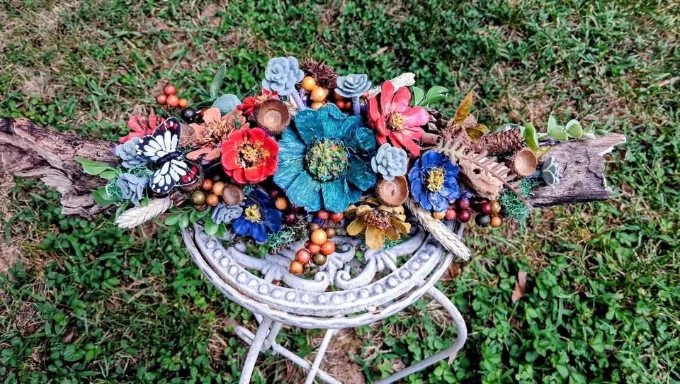 ART CLASS – Nature Art with Beth Holcomb – Friday, October 23 (10am-12pm)