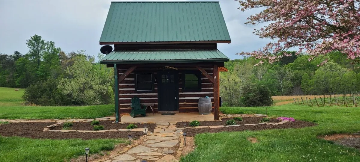 Cabin in the Vines-Airbnb