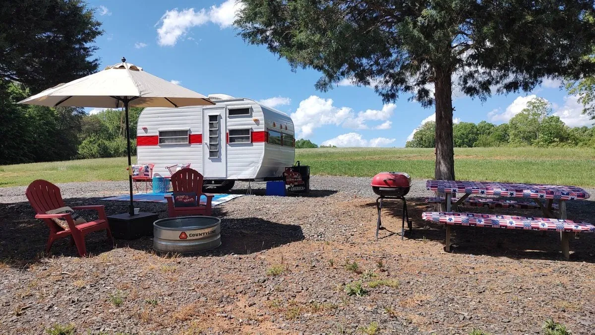 Vintage Camper Stay