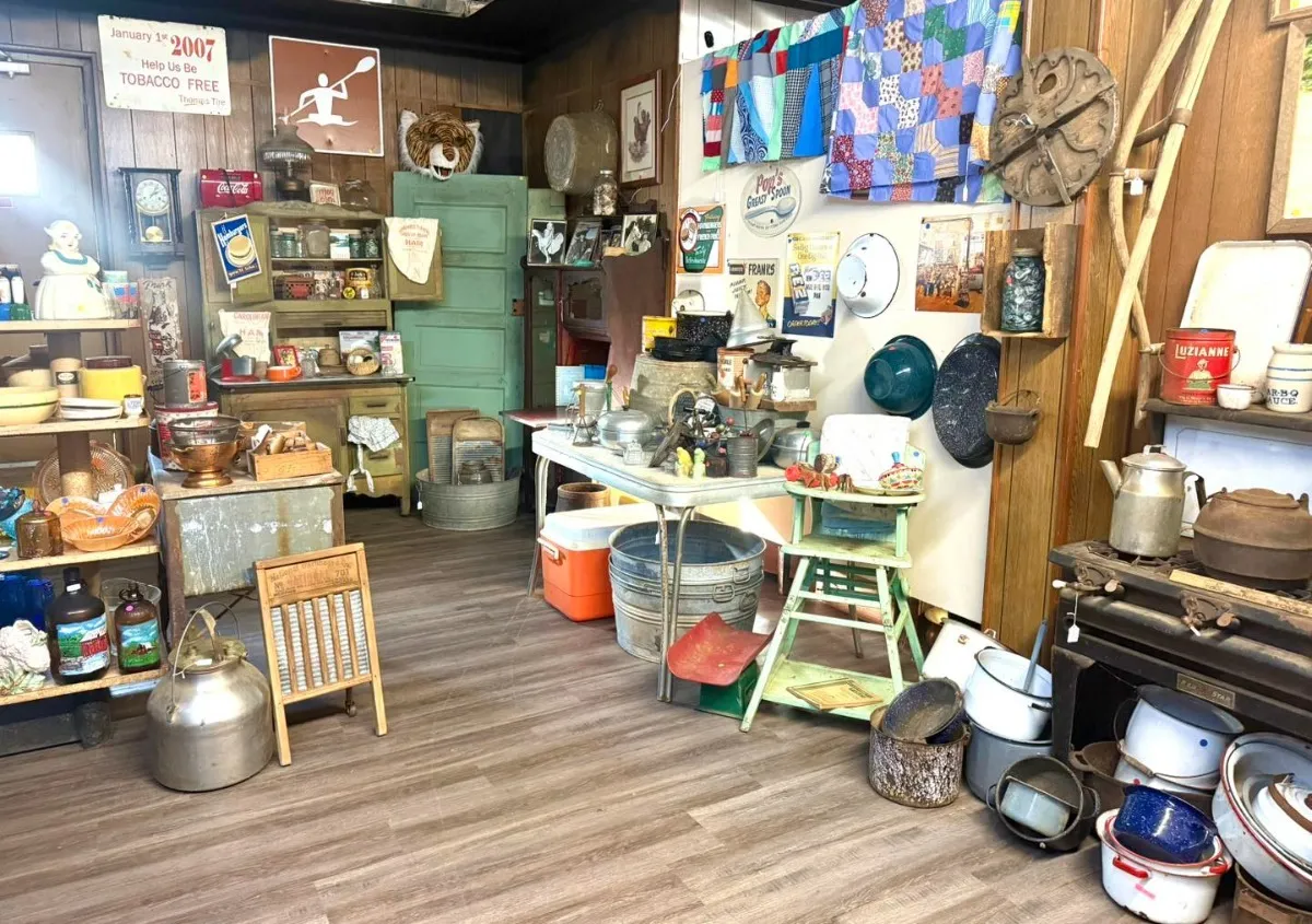 Braxton Westmoreland - Auction House & Antique Vendors