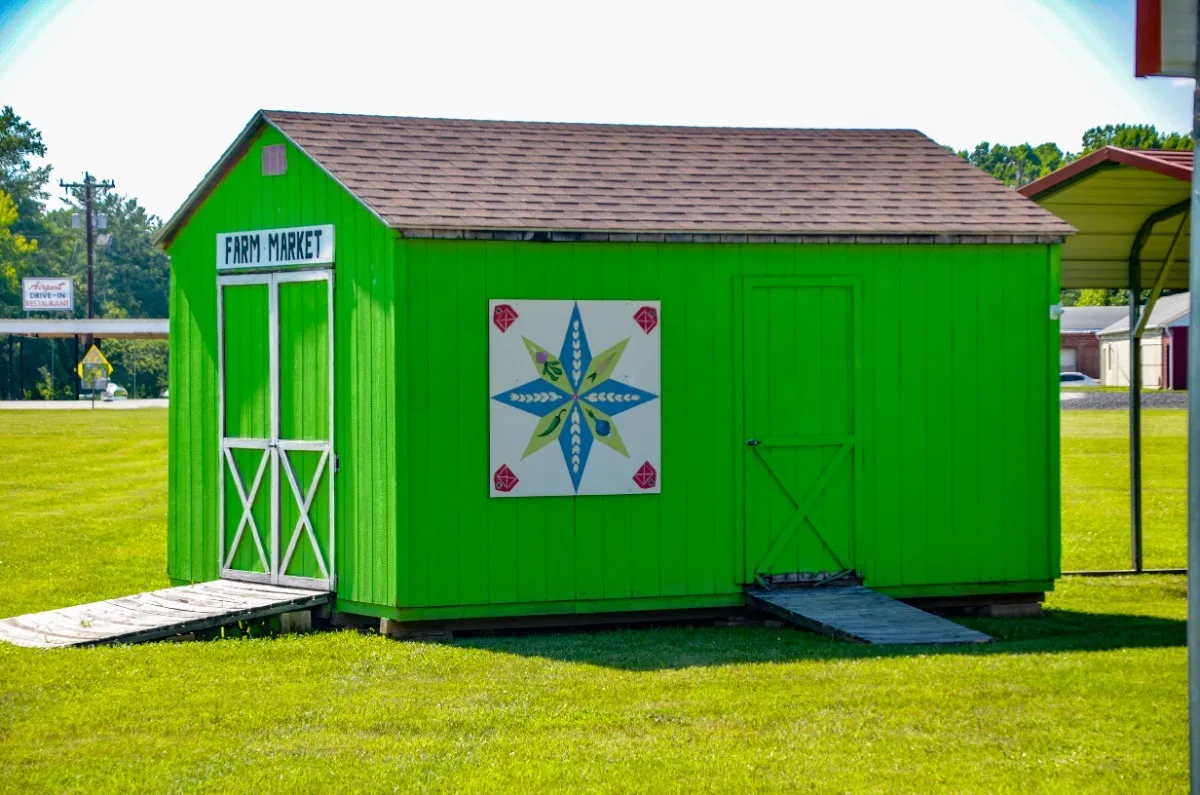 Quilt Trail Square - West Rock Farmers Market