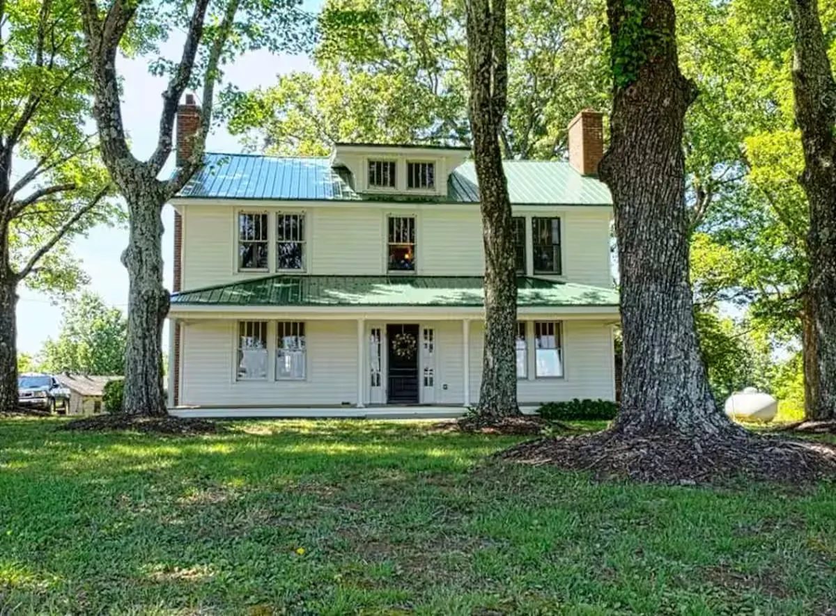 Newberry Manor