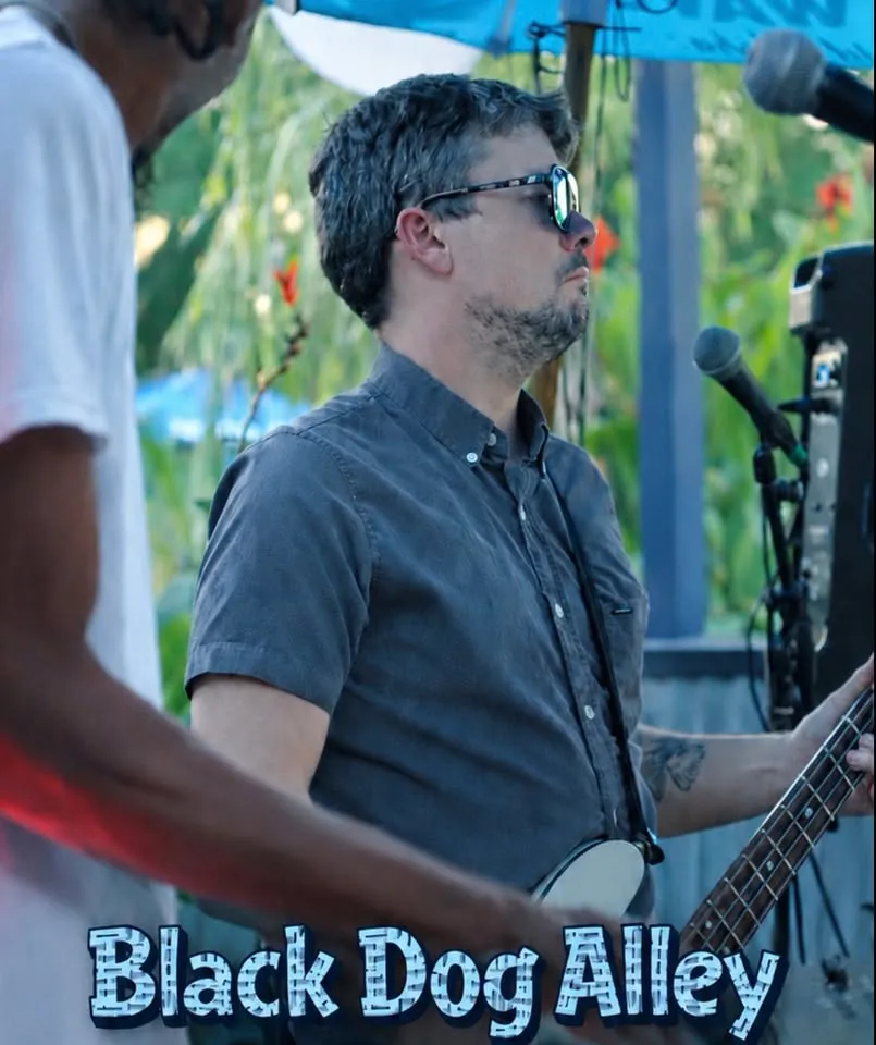 Live music at Foxy’s! Black Dog Alley 🐾🎶