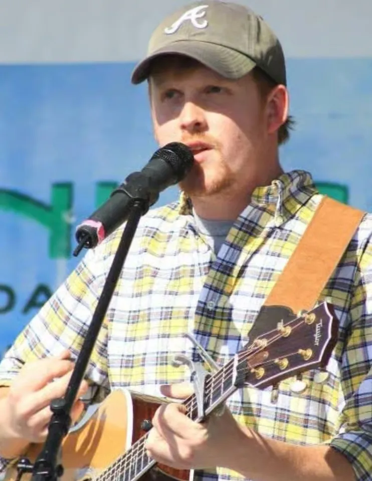 Brunch Live Music featuring Walker Godwin