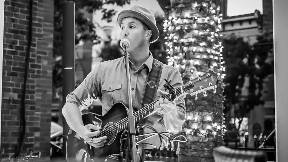 LIVE MUSIC with Travis Rocco