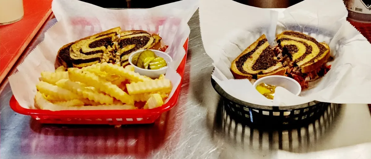 Route 76 Roadhouse Bar & Grill