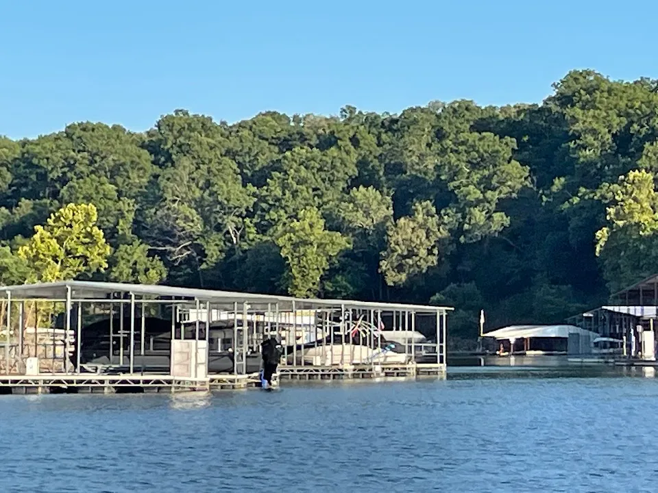 Sixshooter Marina & Cabins