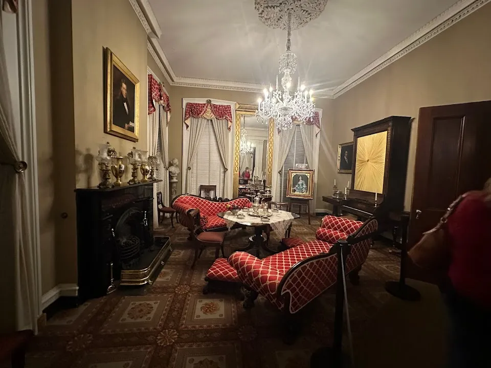 Ghosts & Gravestones Tour Savannah