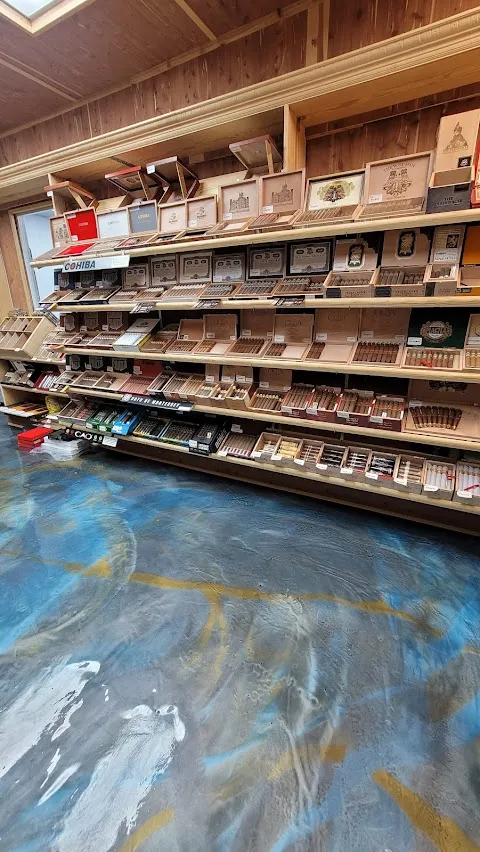 THE ROYALE CIGAR LOUNGE