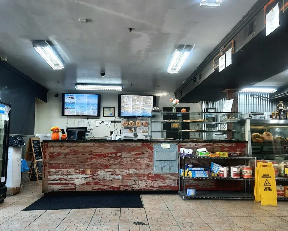 Riverside Deli & Pizza