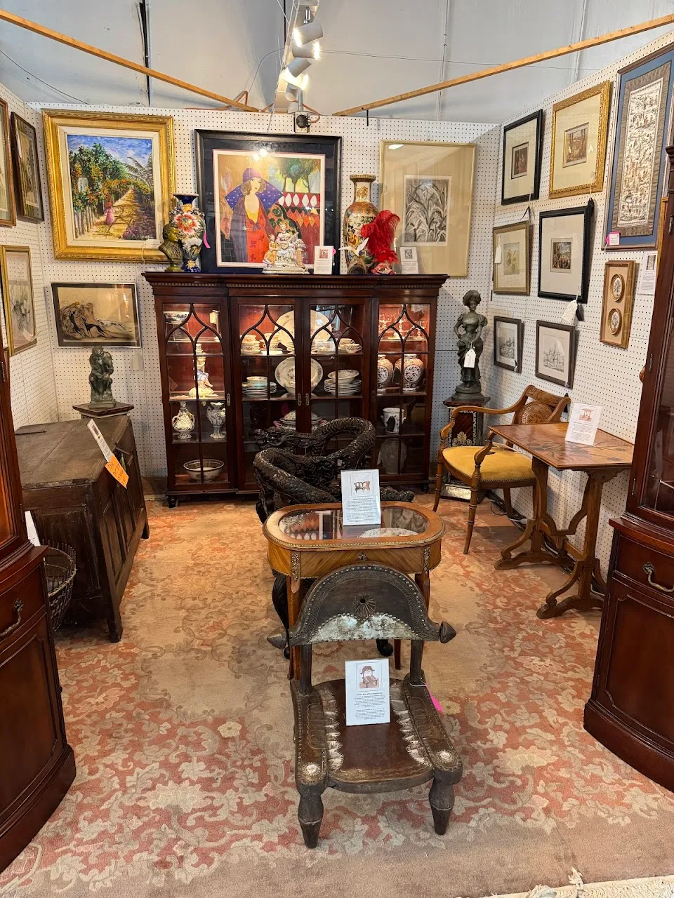 Foxwell's Antiques & Collectibles