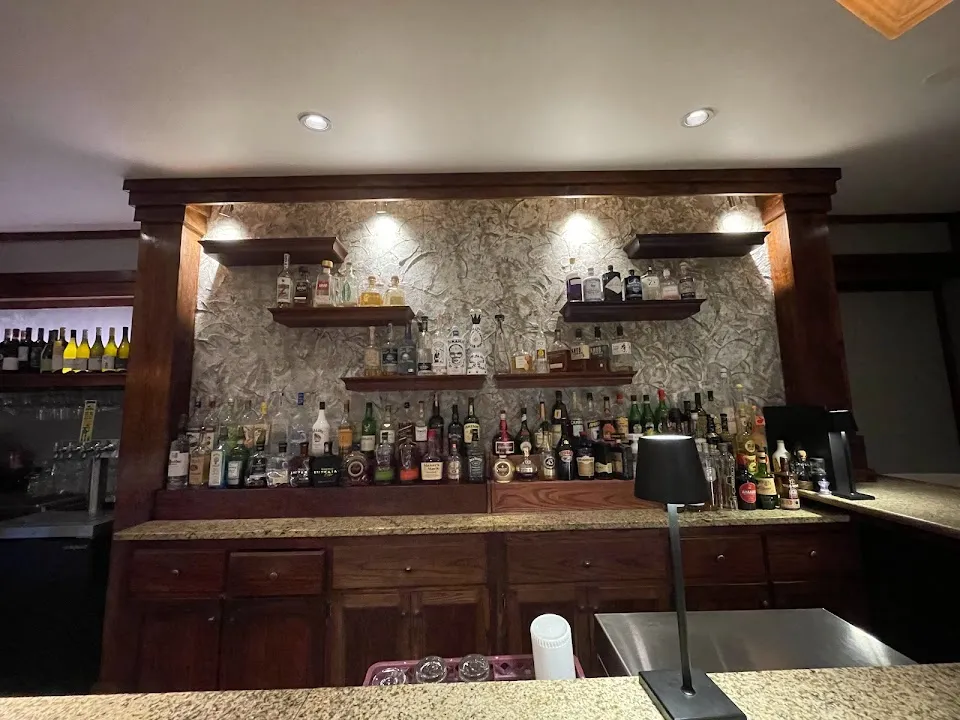 100 Main Restaurant