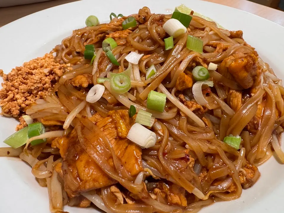 Mei Thai Restaurant & Sushi Bar