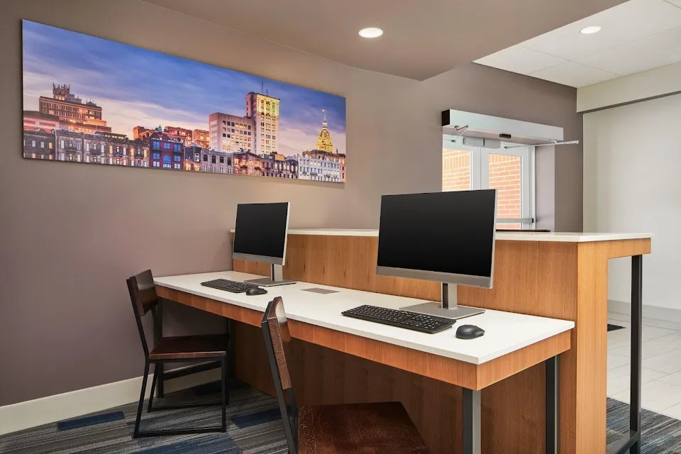 Holiday Inn Express Building 6007