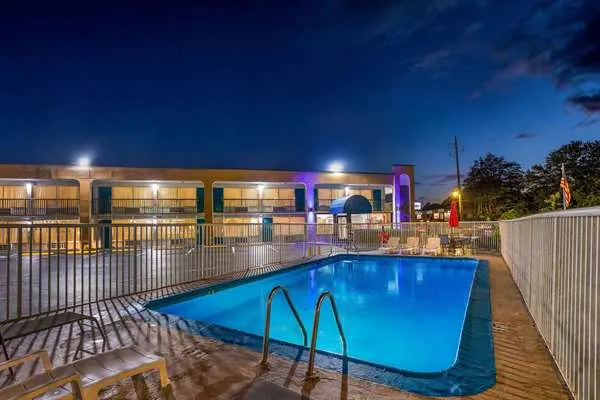 Days Inn by Wyndham Clayton