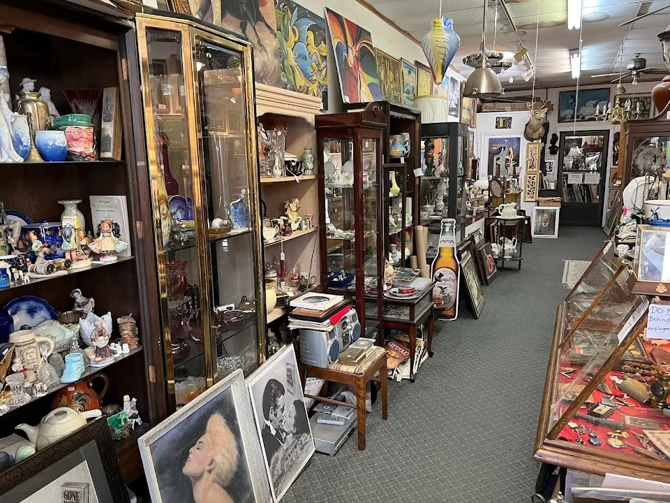 Antiques & Arts - Highwaymen Gallery