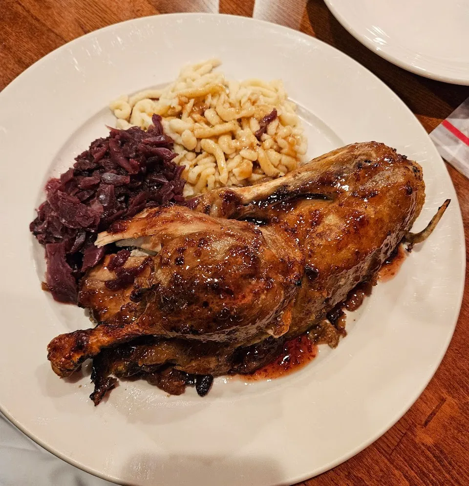 Gus's Restaurant & Tavern