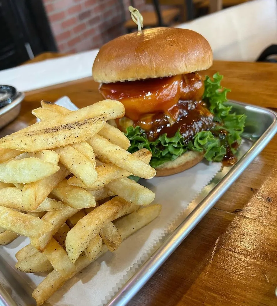 Green's Grill & Sushi Bar