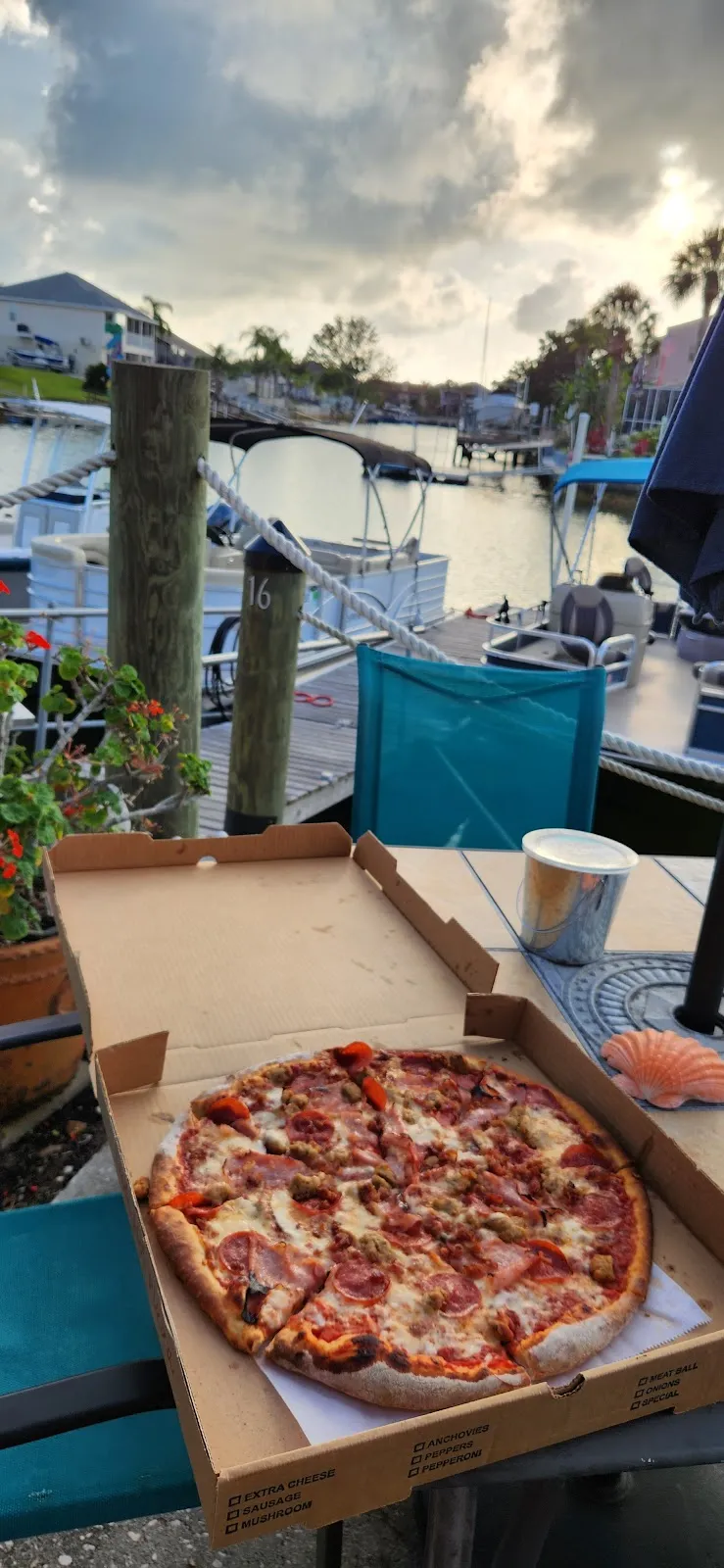 Matoli's Pizza & Subs