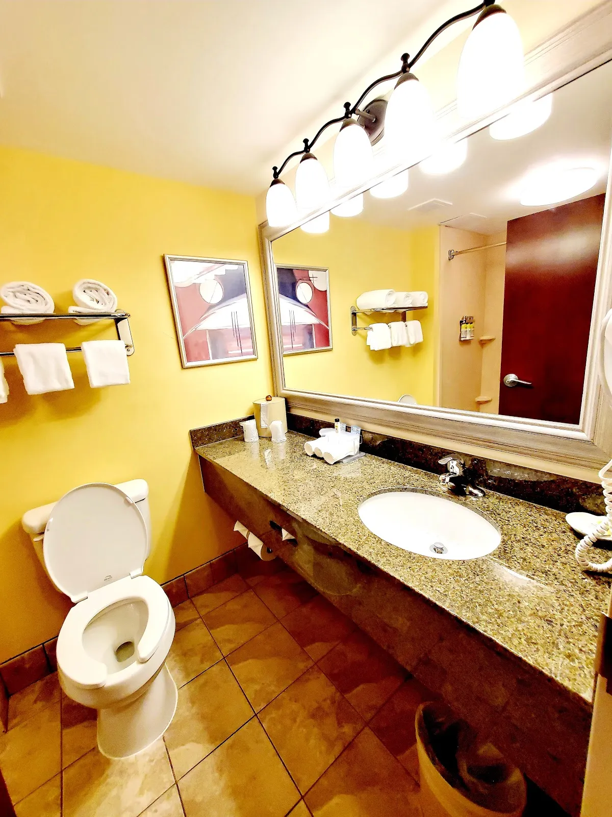 Holiday Inn Express & Suites Charleston - Northwoods by IHG