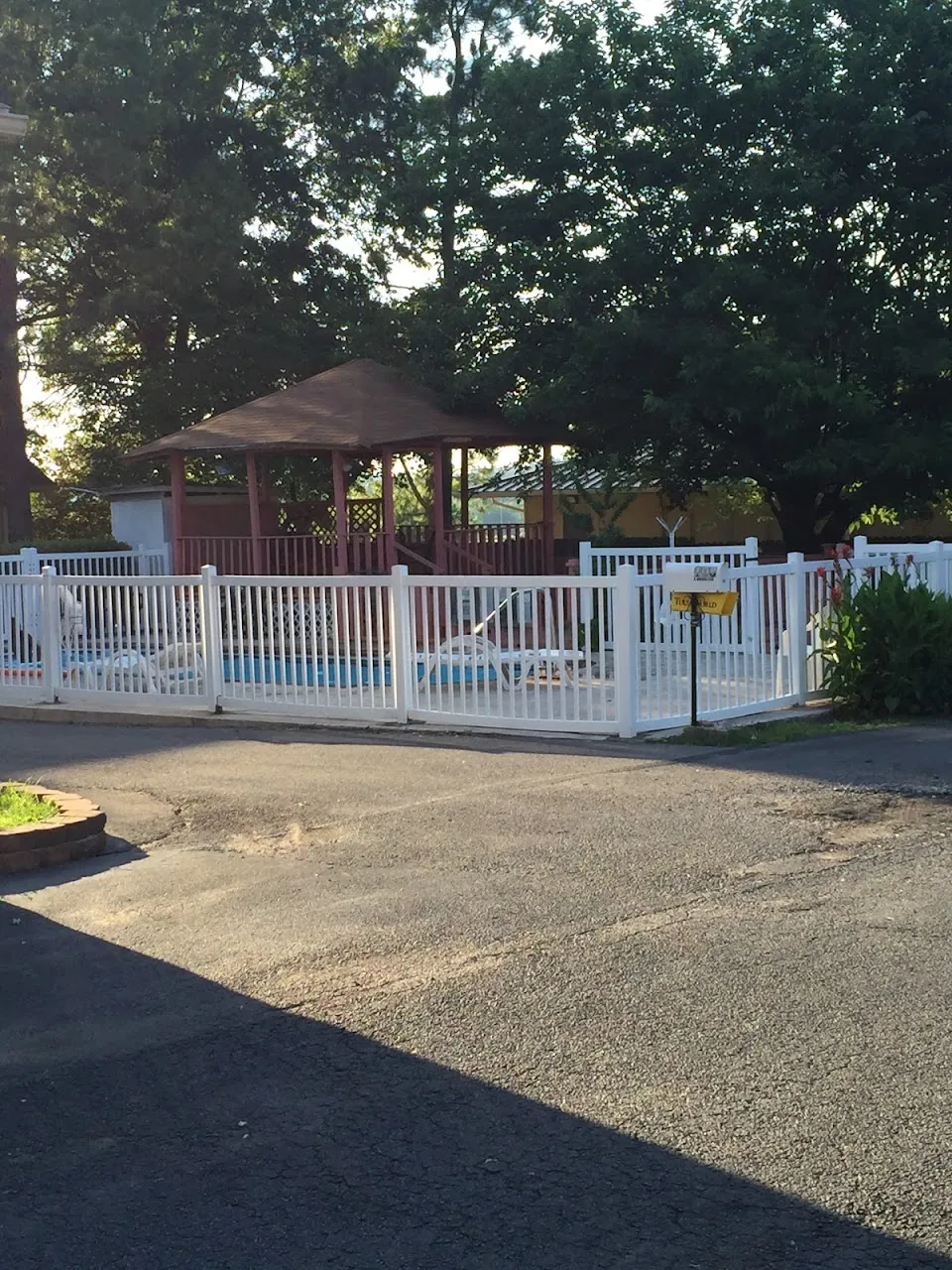 Oak Hill Inn and Suites