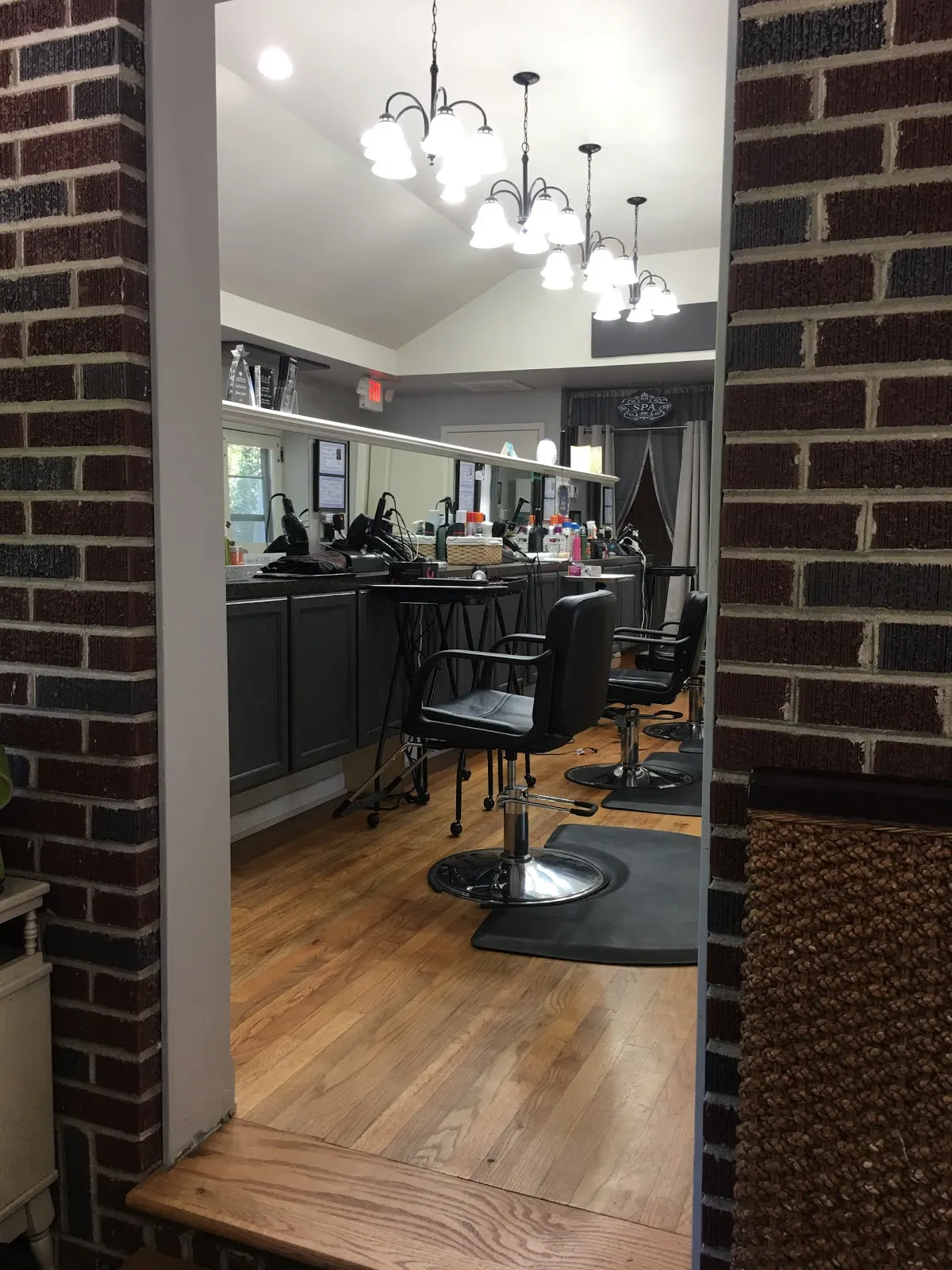 Signori Mani Salon And Day Spa