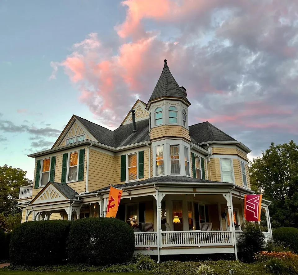 The Oaks Victorian Inn