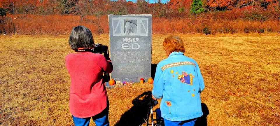 Mister Ed's Grave