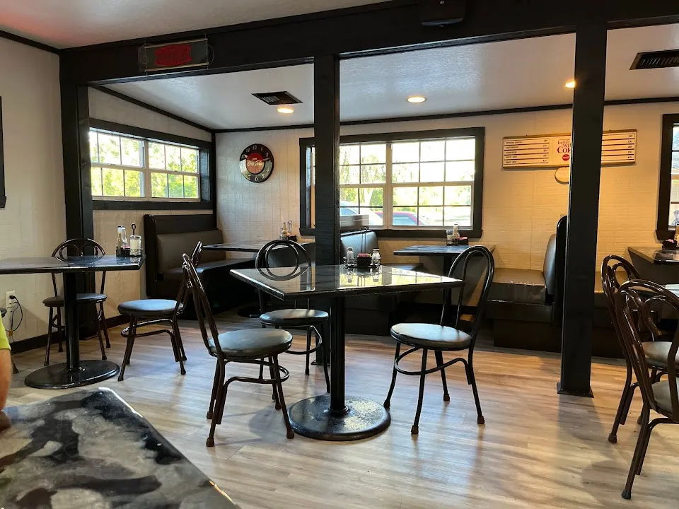 Bree’s Riverside Restaurant