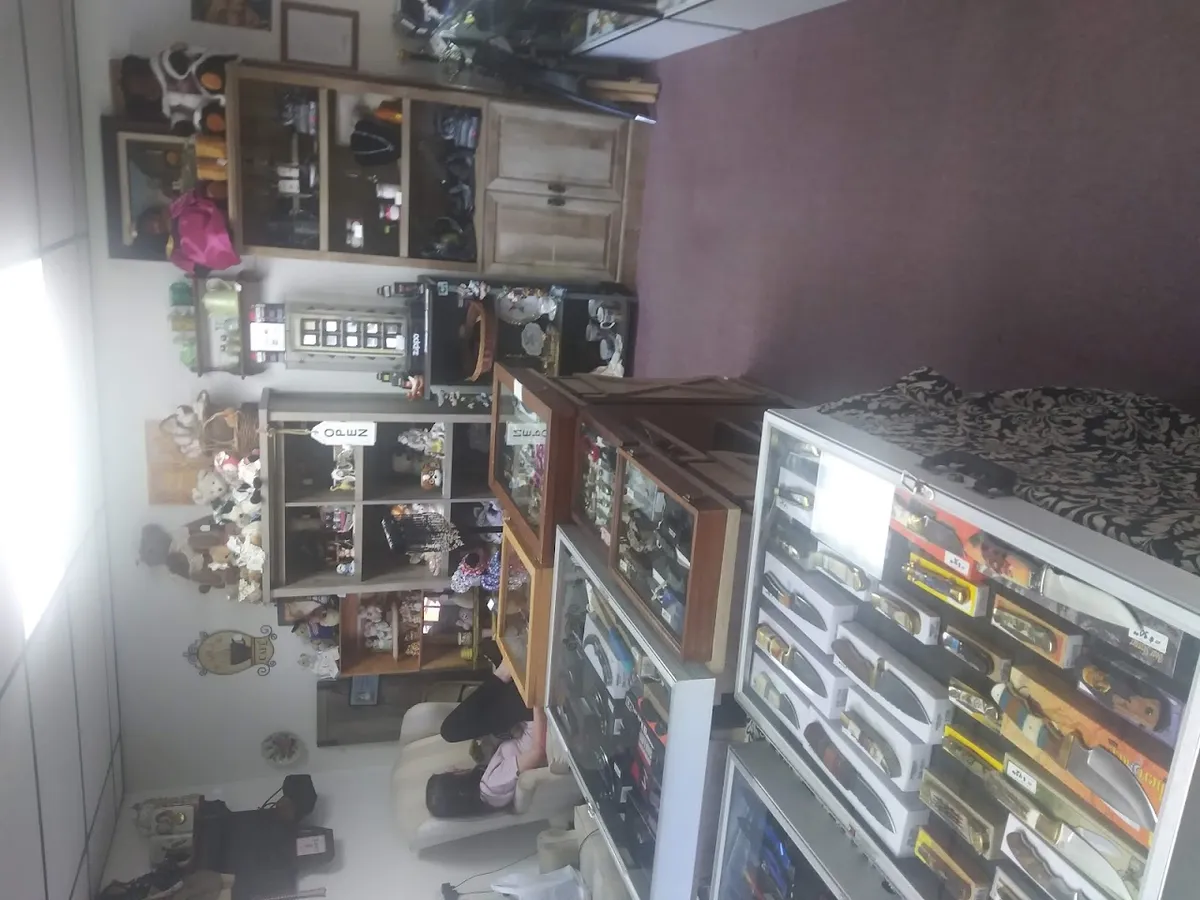 Bear Country Gifts and Knives