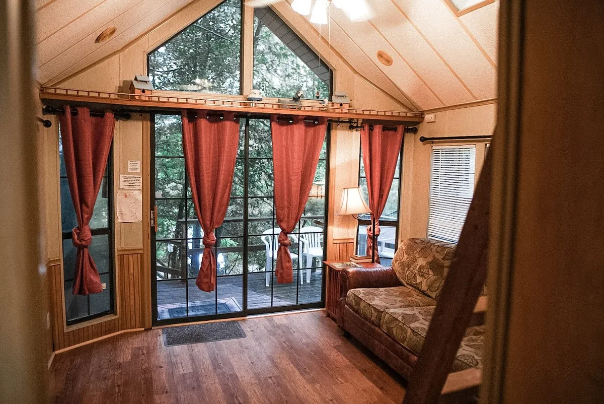 The Cascades Inn-Waterfall Retreat
