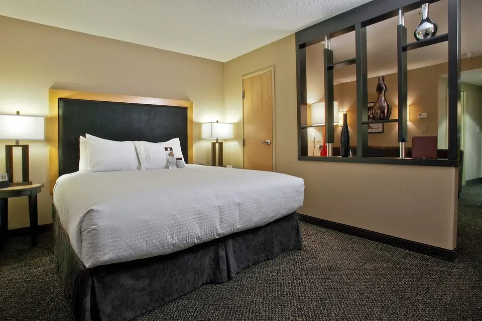 DoubleTree by Hilton Hotel Savannah Airport