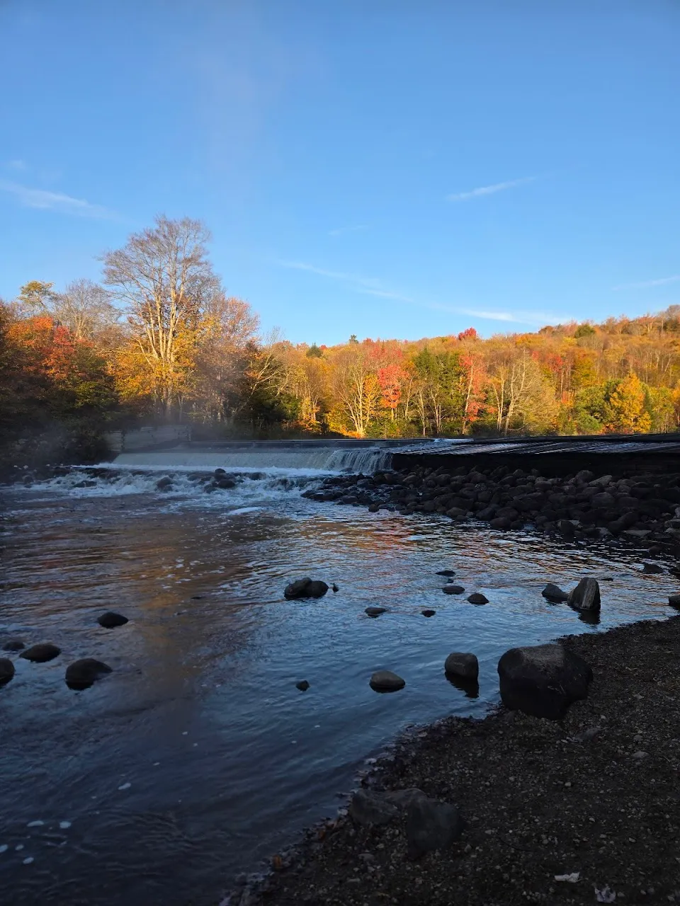 Lock & Dam Trailhead