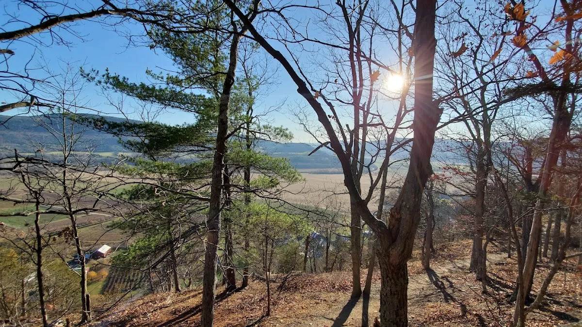 Vroman's Nose Hiking Trail