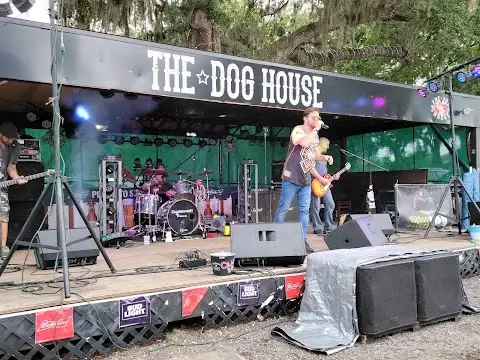 Doghouse Bar & Grill