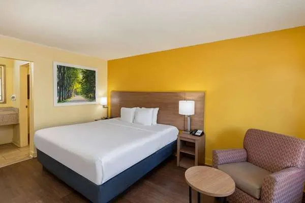 Days Inn by Wyndham Florence/I-95 North