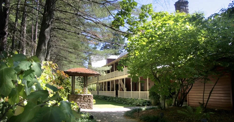 Glen-Ella Springs Hotel & Restaurant