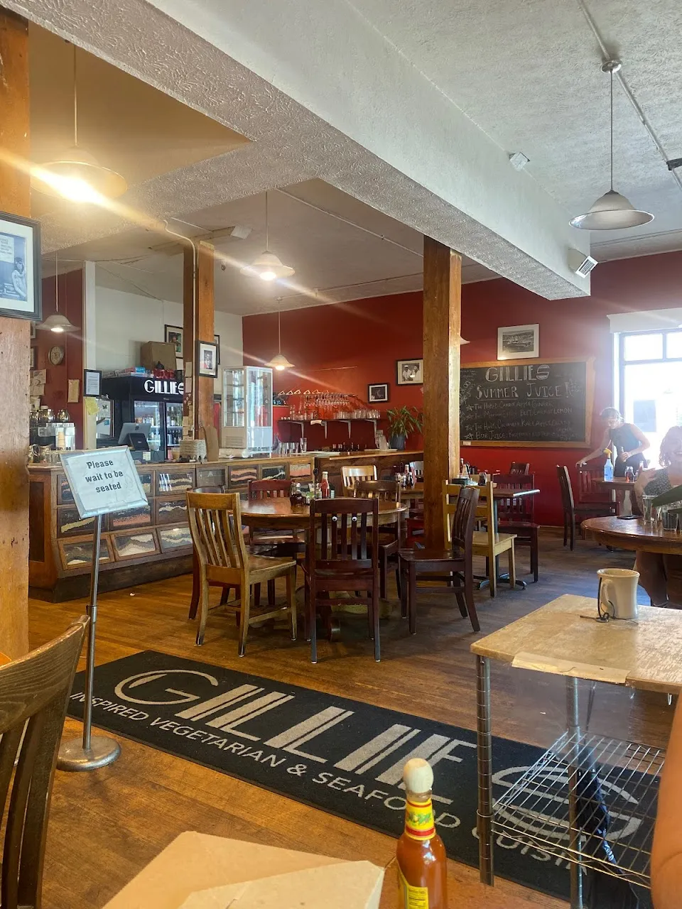 Gillie's Inc