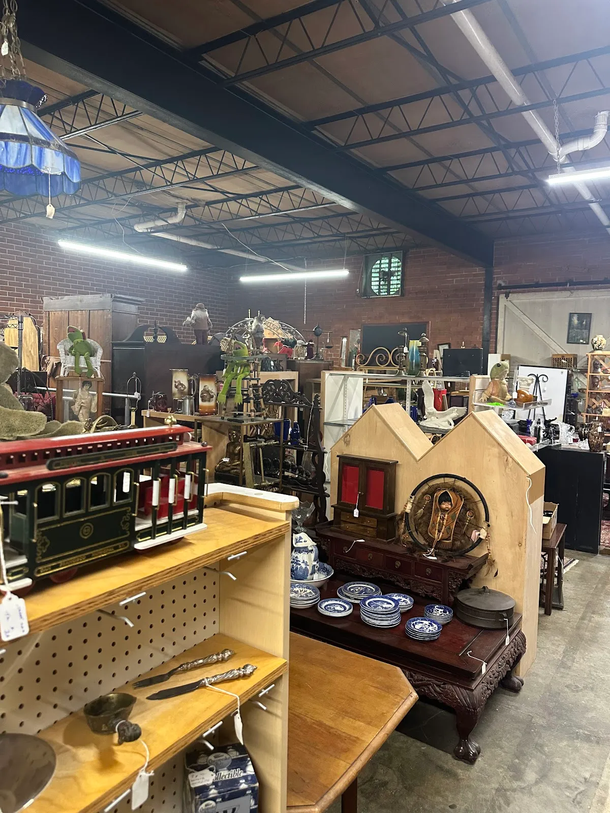 THIEVES MARKET