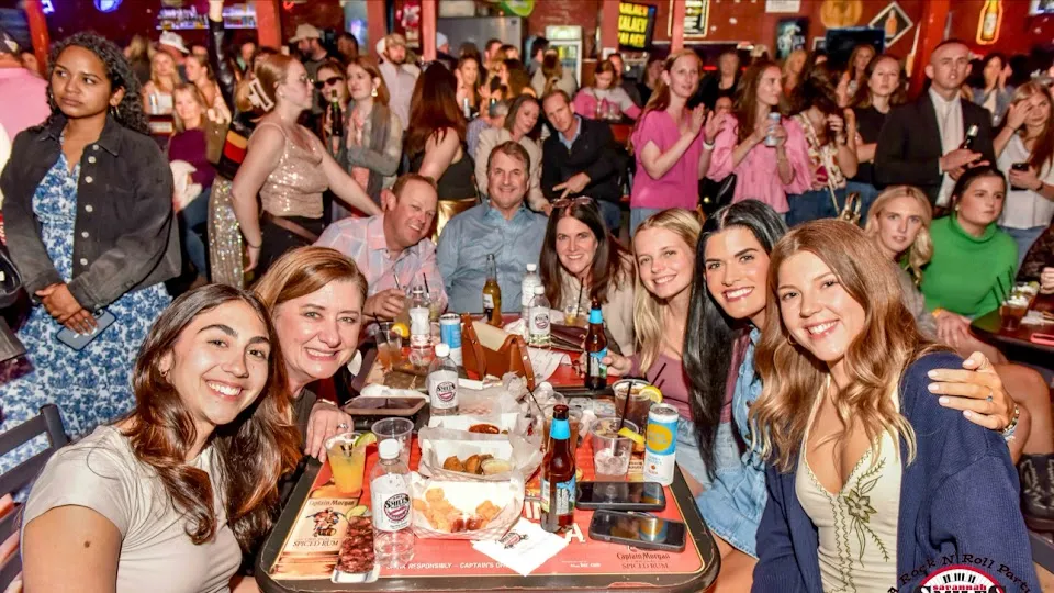Savannah Smiles Dueling Pianos