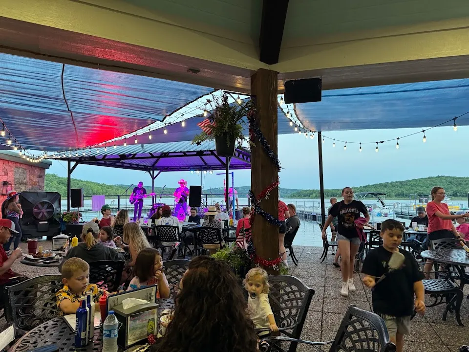 Boat Bar and Grill at Burnt Cabin