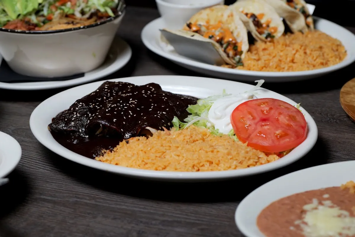 El Molcajete - Springfield's Mexican Restaurant