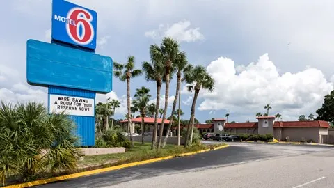 Motel 6 Spring Hill, FL - Weeki Wachee