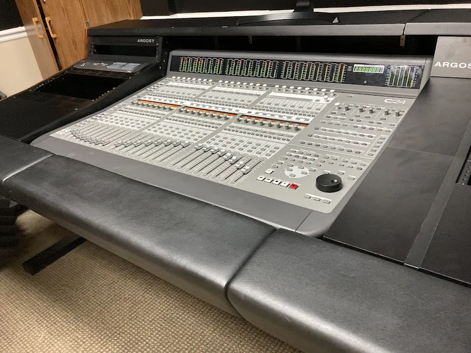 Satin Sounds Studio Lounge