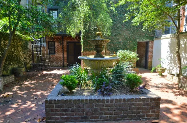 Stay Savannah Vacation Rentals - "Pulaski Square Retreat"